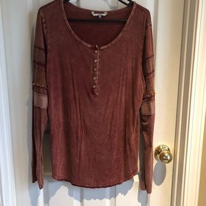 Buckle Rustic Top